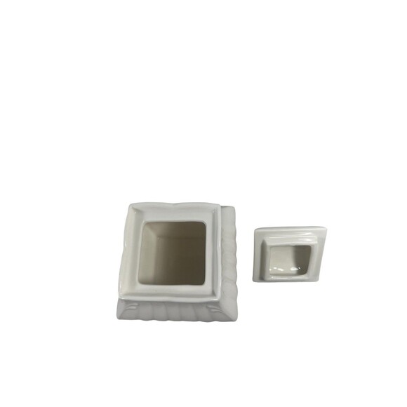 Peppertree Tabletops Fine Porcelain- Coastline Imports- Sugar Bowl w/ Lid 4 3/4" - Picture 8 of 10